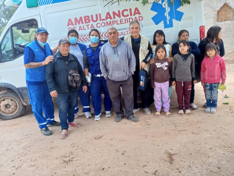ambulancia y equipo copy